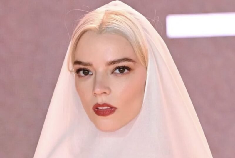 Anya Taylor-Joy criticized in head dress